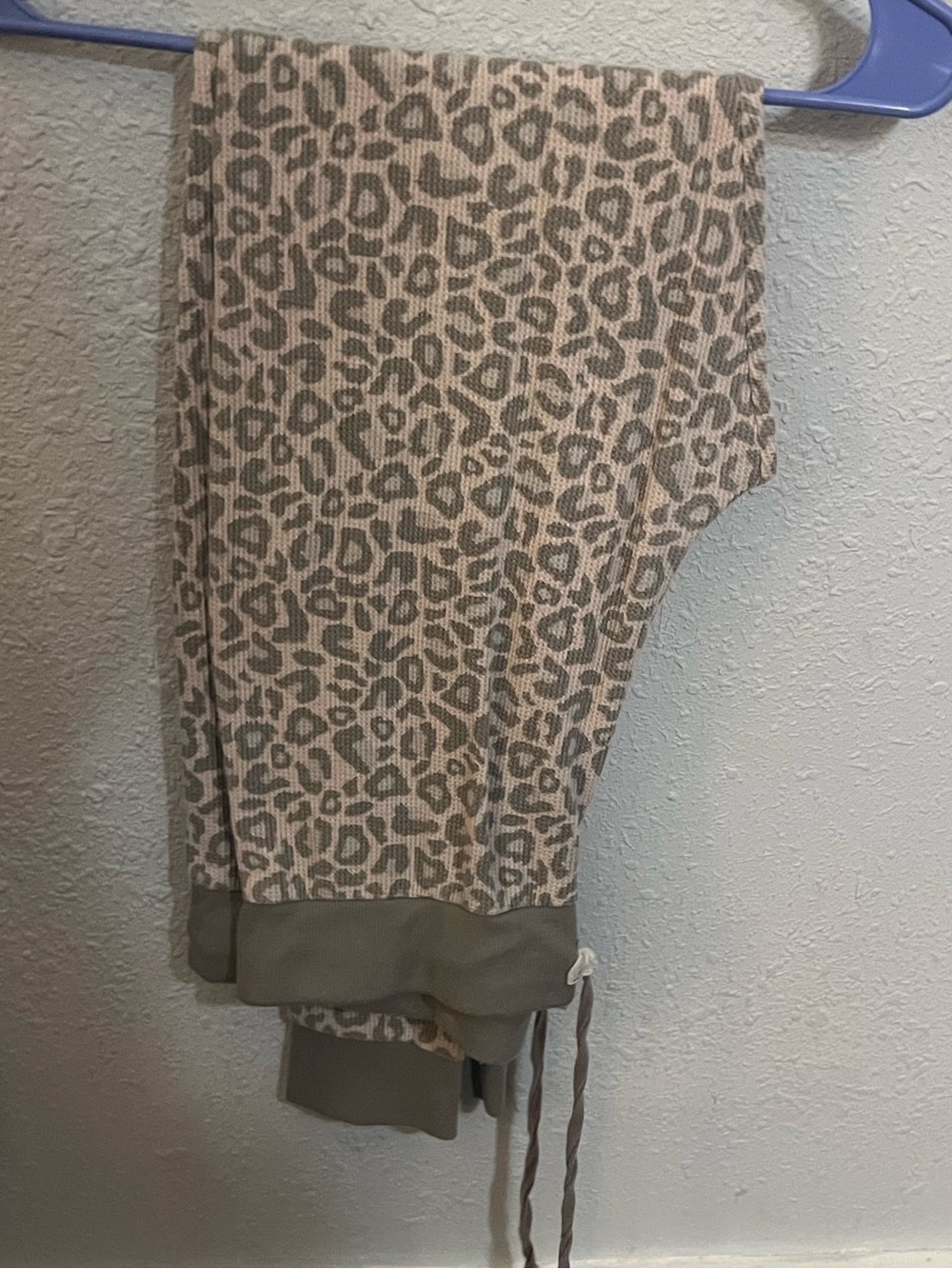Serra Leopard Print Jogger Pants Size Large Gray Animal Print Lounge Pants